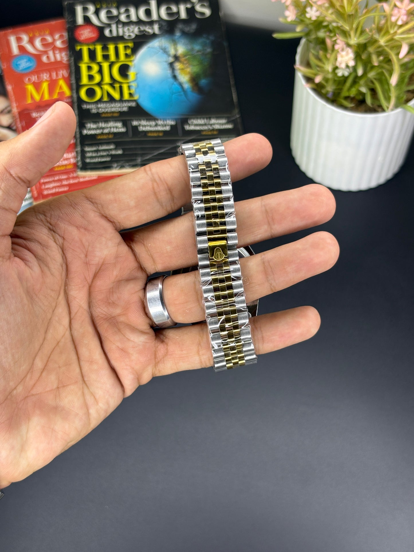 RLX plain dial - Article #139 - Two tone chain green dial