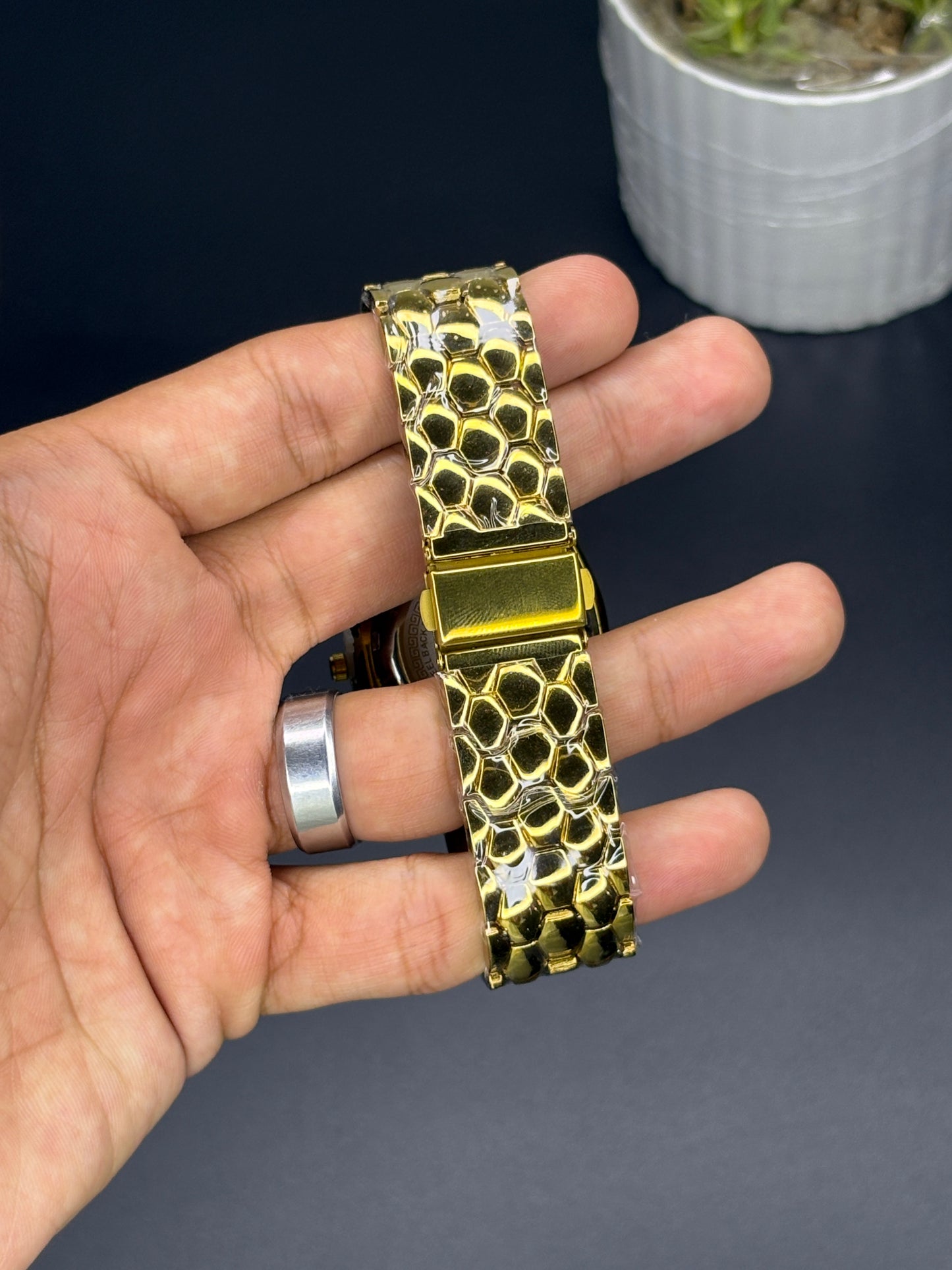 Radd - Article #118 - Golden chain black dial
