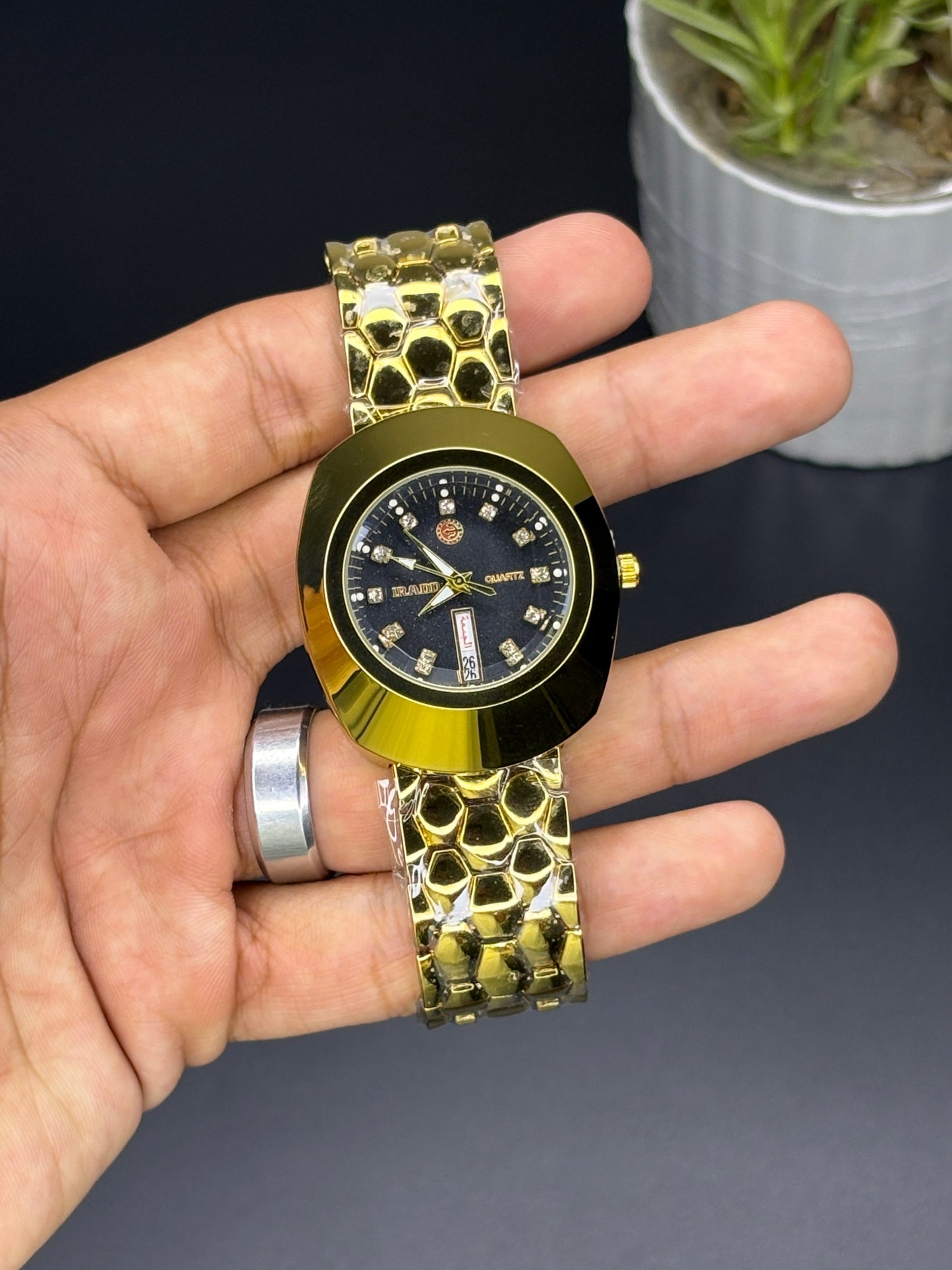 Radd - Article #118 - Golden chain black dial